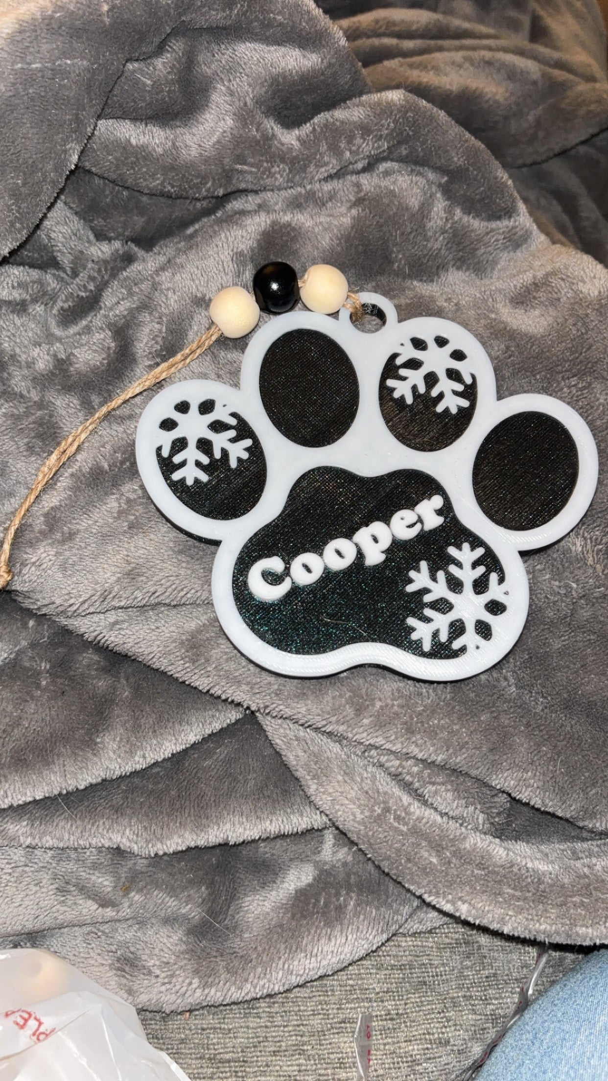 Personalized Paw Print Ornament – 3D Printed Pet Name Decoration